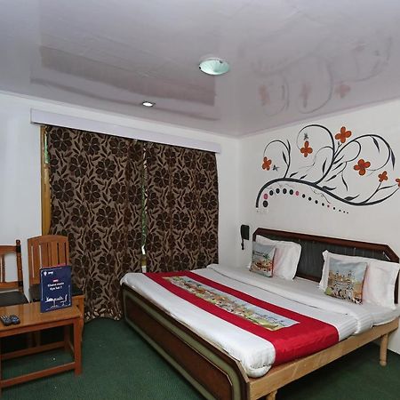 OYO 9083 Hotel New Tourist Palace Pahalgām Exterior foto
